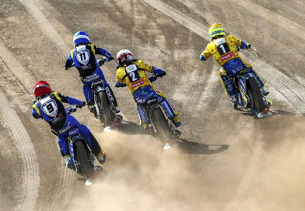 Grigorij Łaguta (kask czerwony) i Jarosław Hampel (niebieski) z Motoru Lublin oraz Krzysztof Kasprzak (żółty) i Szymon Woźniak (biały) z Moje Bermudy Stal Gorzów Wlkp. podczas meczu żużlowej Ekstraligi