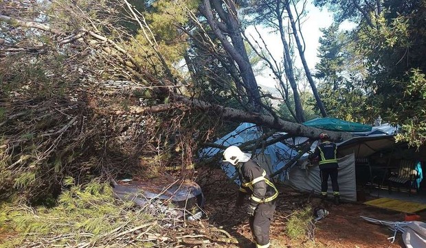 Pijavica uništila kamp na Lošinju