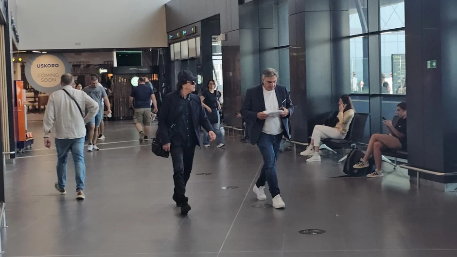 Zdravko Čolić na aerodromu