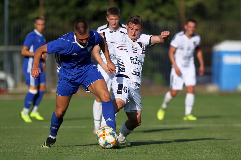 Kacper Kozłowski w październiku ubiegłego roku skończył 15 lat, a maju debiutował w ekstraklasie.