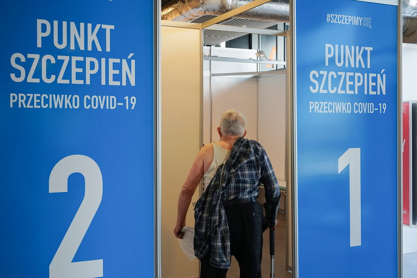 Szczepienia przeciw Covid-19. Skutki ubocznych szczepień