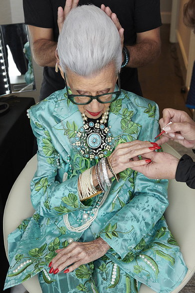 Kolekcja Iris Apfel x H&M pojawi się w sprzedaży na początku 2022 r.