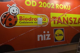 Zajęcie komornicze billboardu Biedronki. Lidl triumfuje [ZDJĘCIA]