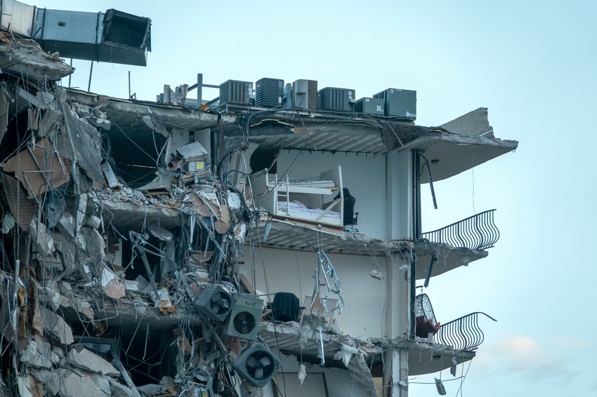 Srušila se zgrada u Majamiju