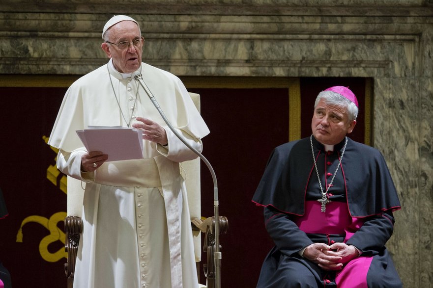 Papież Franciszek i kard. Krajewski w 2017 r.