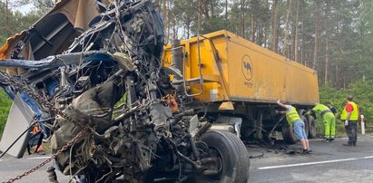 Koszmarny wypadek. Zginął zawodowy strażak, a strażak OSP walczy o życie w szpitalu