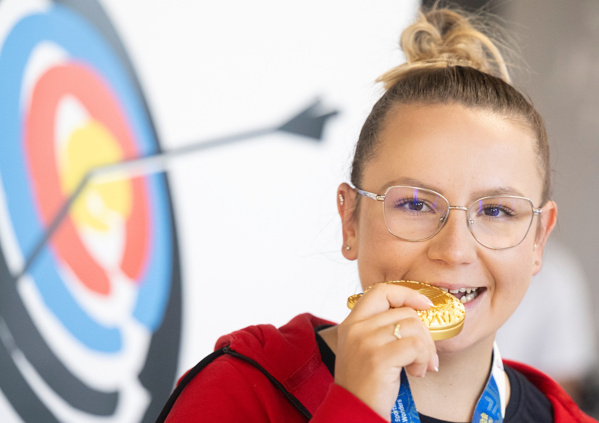 Vo veku 24 rokov zomrela slovenská reprezentantka v lukostreľbe Denisa Hurban Baránková.