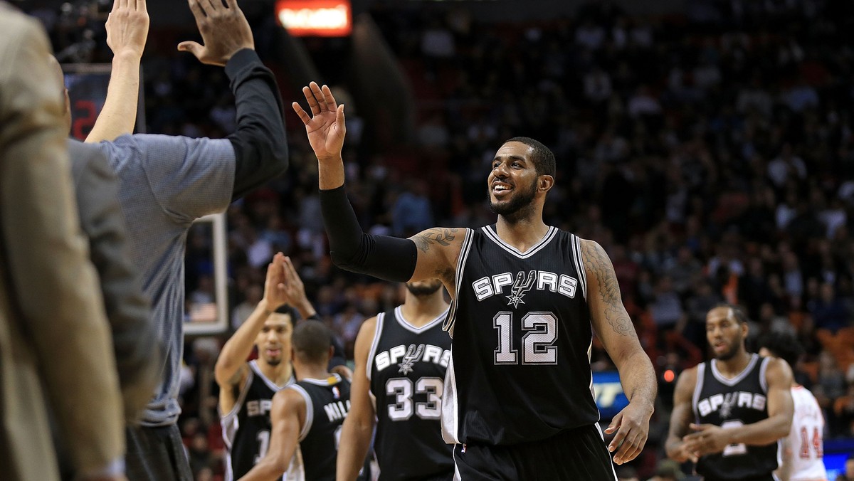 Co roku rodeo odbywające się w San Antonio "wygania" tamtejszą drużynę koszykówki San Antonio Spurs w długą trasę złożoną z wyjazdowych meczów po całej Ameryce. Ostrogi udanie zapoczątkowały ten okres, wygrywając z Miami Heat 119:101.