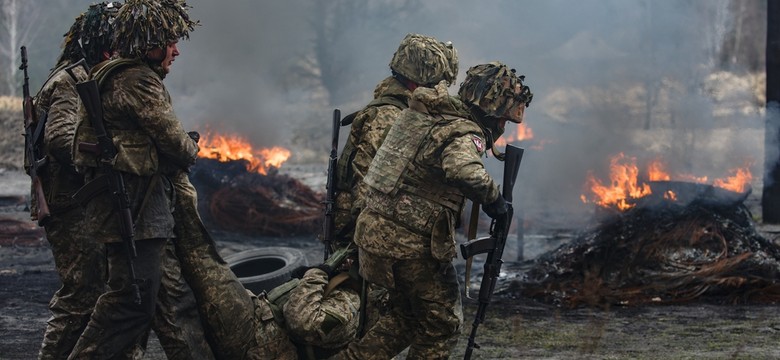Ekspert nie ma złudzeń: Dla Ukraińców na froncie robi się coraz czarniej