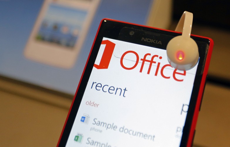 Znajomość tego pakietu jest nieodzowna w pracach biurowych, co jasno wynika z ogłoszeń o pracę. Można rzec, że dla pracodawcy to standardowe wymaganie, a dla pracownika niezbędne narzędzie wykorzystywane w codziennej pracy. Ten niewinnie wyglądający obszar kompetencji potrafi przysporzyć kandydatom kłopotów podczas rozmowy z rekruterem. Ile osób, tyle klasyfikacji sformułowania „bardzo dobrze”. Jednak znajomość funkcji sumowania w Excelu nie wystarczy by otrzymać stanowisko np. w dziale Kontrolingu, gdzie wymagane jest biegłe obeznanie z tym programem. Lepiej już na wstępie być świadomym czego jeszcze nie potrafimy zrobić i nasze umiejętność opisać adekwatnie do rzeczywistości lub też po prostu podwyższyć je jeszcze przed rozmową o pracę.