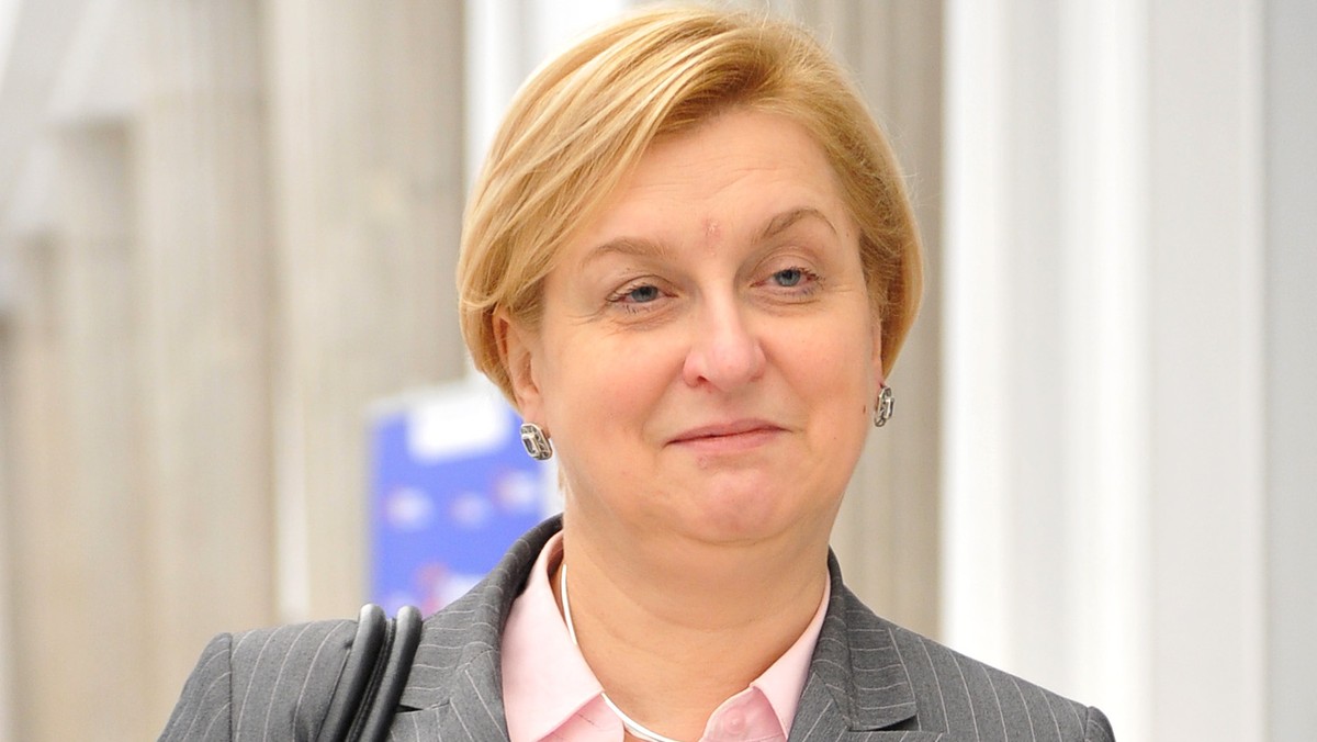 Anna Fotyga, była minister spraw zagranicznych po tym jak przestała kierować misją Międzynarodowej Organizacji Pracy w Tbilisi została zatrudniona w Prawie i Sprawiedliwości. Zarobiła dzięki temu 135 tys. złotych - podaje "Fakt".