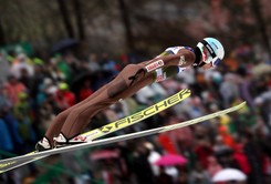 Turniej Czterech Skoczni: Tylko ogromny pech może zabrać końcowe zwycięstwo Kamilowi Stochowi