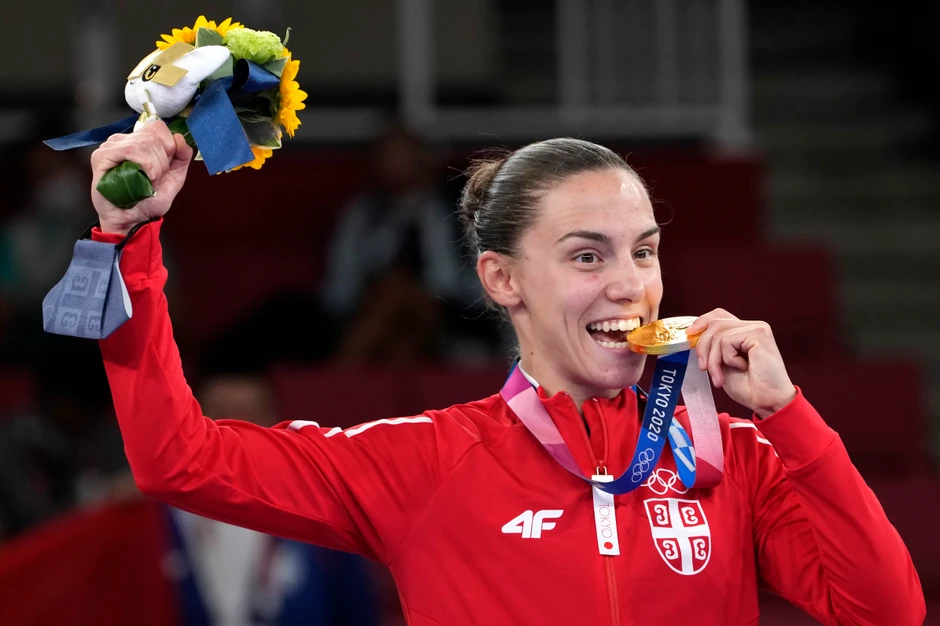 Jovana Preković i ostali srpski olimpijci darovali su u akciji "Blica" i OKS svoju opremu i suvenire za aukciju za decu Zvečanske