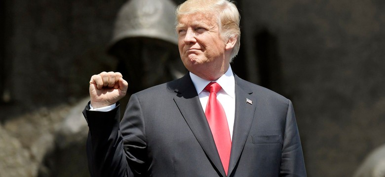 Żołnierz stracił czapkę, kiedy zbliżał się Donald Trump. Co zrobił prezydent USA? [WIDEO]