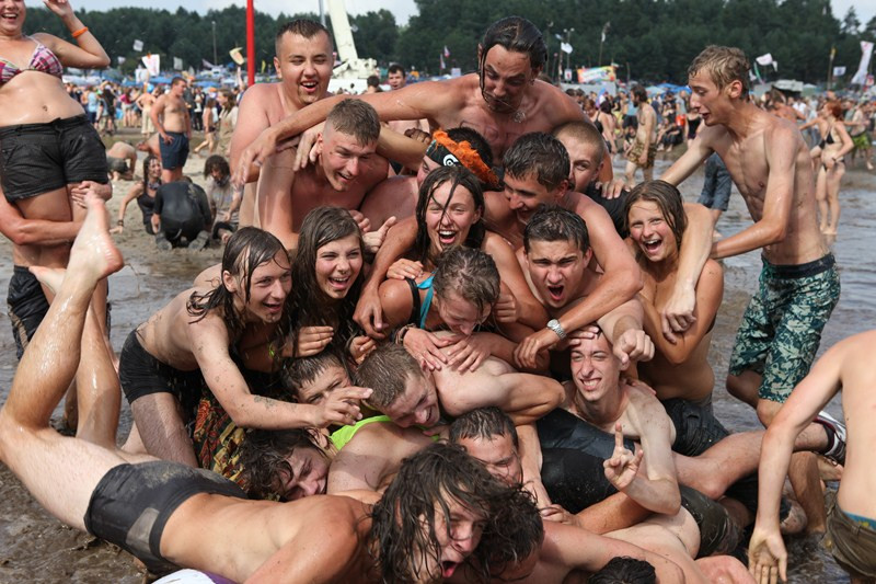 Błoto na Przystanku Woodstock 2012 (fot. Artur Rawicz/wosp.org.pl)