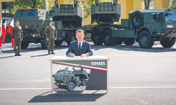 Minister obrony Mariusz Błaszczak wczoraj w Centrum Szkolenia Artylerii i Uzbrojenia w Toruniu
