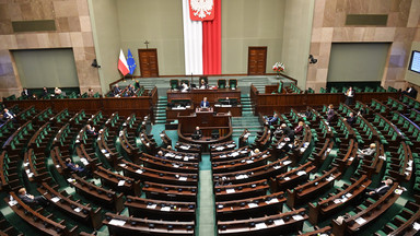 Sejm debatuje na temat przedłużenia stanu wyjątkowego. Trwa gorąca dyskusja