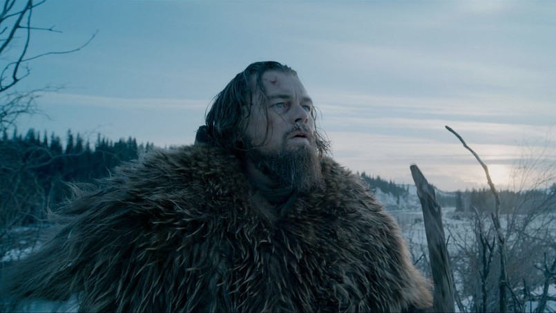 Dzieło powstaje w oparciu o powieść Michaela Punke, "The Revenant: A Novel of Revenge". Akcja rozgrywa się w roku 1822. Hugh Glass, traper i poszukiwacz przygód (w tej roli Leonardo DiCaprio), został wówczas zaatakowany przez niedźwiedzia i poważnie raniony w niedostępnym, górzystym terenie.