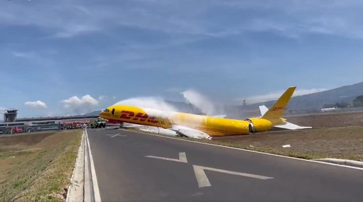 Megszólalt a Boeing szóvivője a landolás után két részre szakadt repülőgép kapcsán /Fotó: Facebook