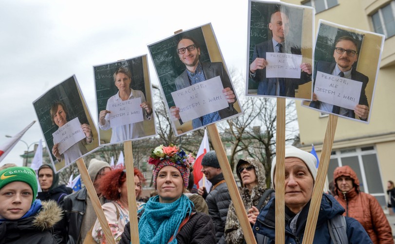 Manifestacja przed MEN