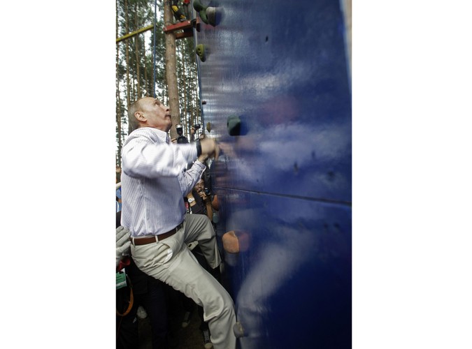 Premier Putin zdobywa ścianę wspinaczkową