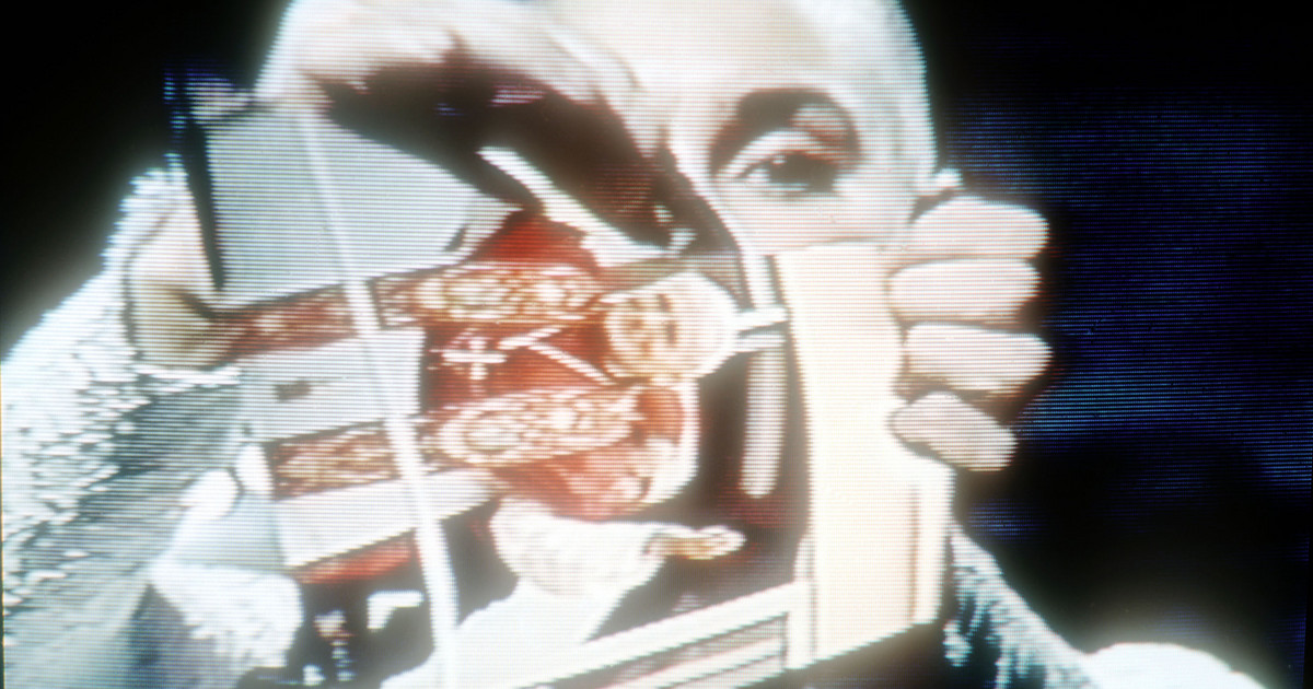 Sinead O'Connor wyjaśniła, dlaczego podarła zdjęcie Jana Pawła II