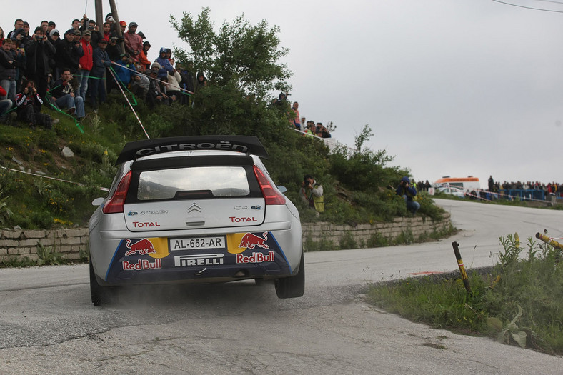 Citroën Total WRT taranuje konkurentów (galeria Rallyworld©Willy Weyens)