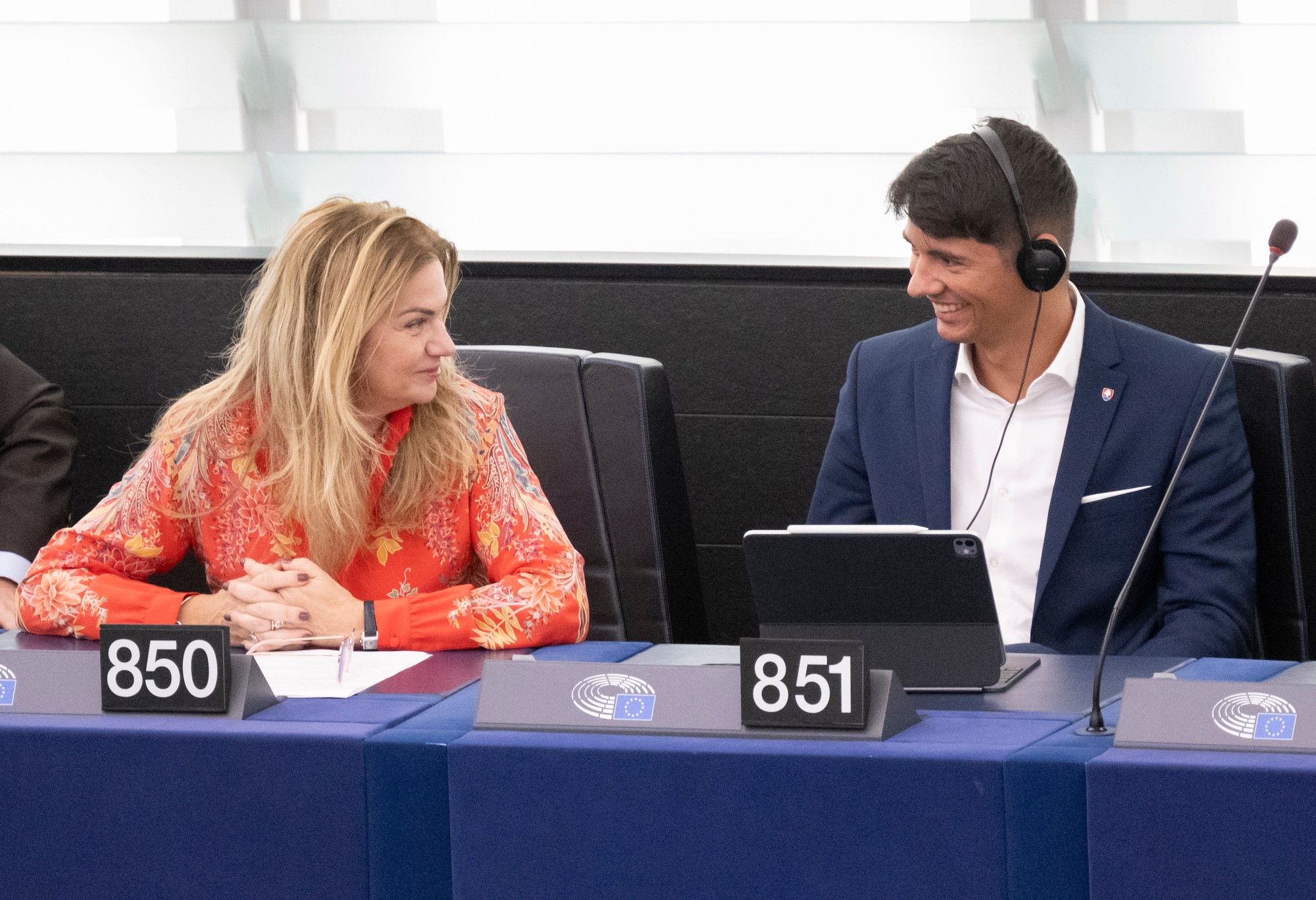 Slovenskí europoslanci Monika Beňová a  Erik Kaliňák (obaja Smer-SD).
