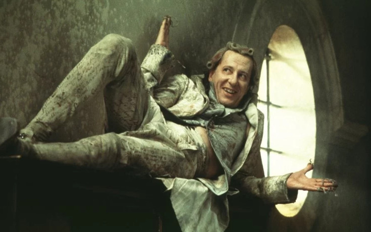 Geoffrey Rush jako Markiz de Sade w filmie "Zatrute pióro"
