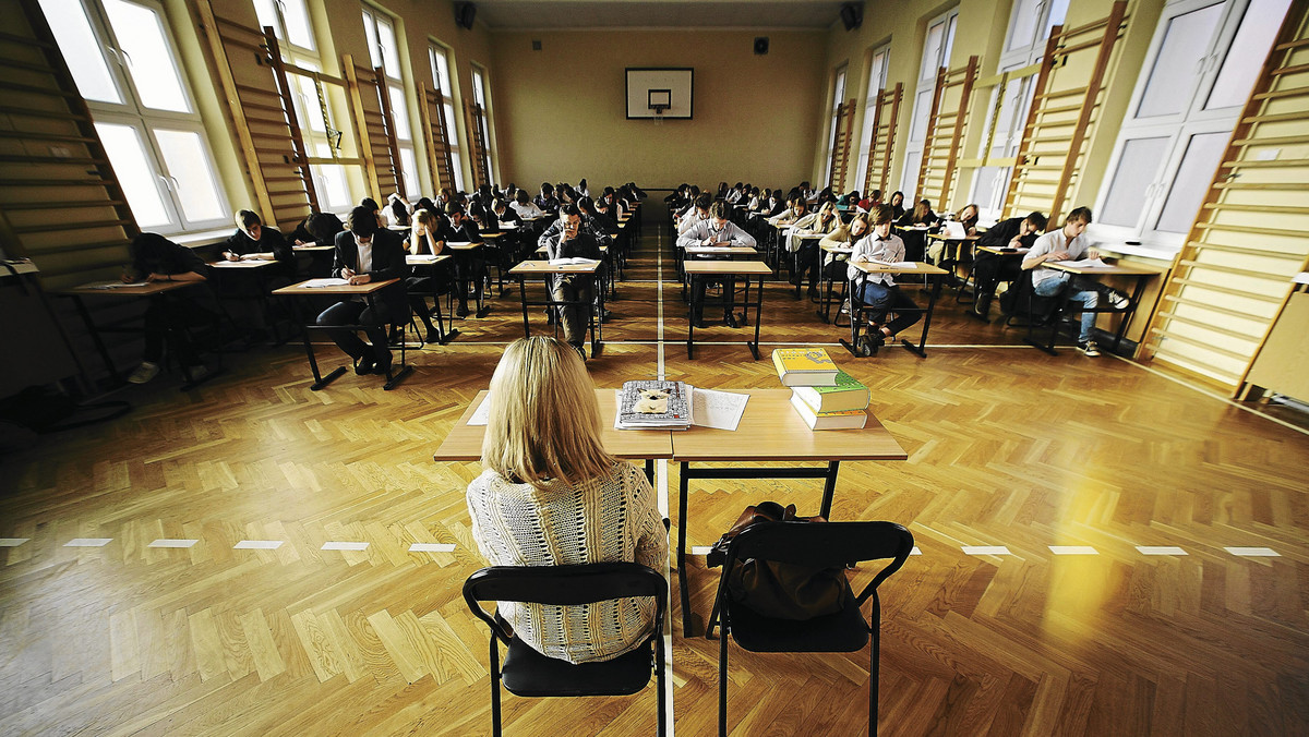Jak informuje "Echo Dnia", w Kielcach doszło do niecodziennej sytuacji. Jedna ze szkół nie zgłosiła się do Okręgowej Komisji egzaminacyjnej po tegoroczne arkusze maturalne. To pierwszy taki przypadek w historii.