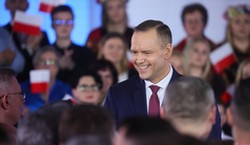 Burza wokół SAFE. Polacy nie zgadzają się z Nawrockim [SONDAŻ]