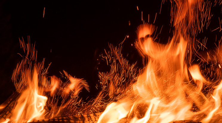 A tűzijáték felrobbant, amitől az autó kigyulladt / Illisztráció / Fotó: Northfoto