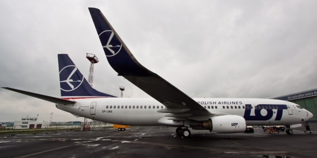 Boeing 737-800 NG wylądował na Lotnisku Chopina w Warszawie wieczorem 10 maja 2017 r. Zanim wyruszy w regularne rejsy, musi się na nim przeszkolić załoga przewoźnika