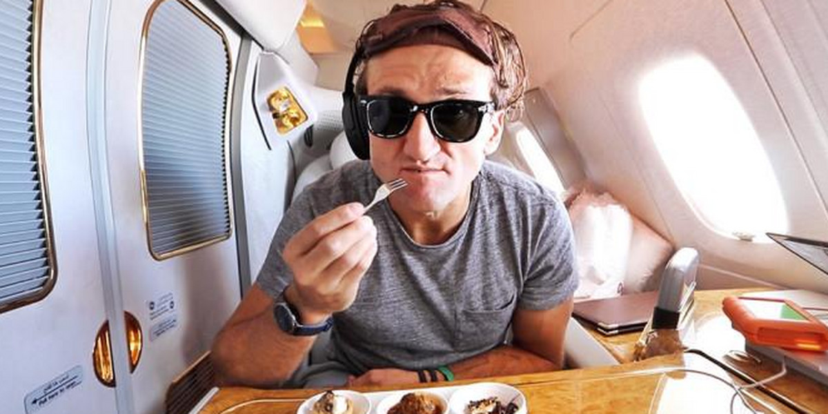 Casey Neistat na pokładzie luksusowego samolotu