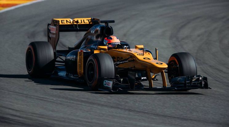 Súlyos ralibalesete óta először tesztelt Forma-1-es kocsit a lengyel Robert Kubica /Fotó: renaultf1.com