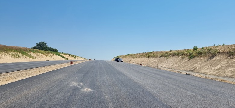 Trwa budowa kluczowej trasy S52 na północ od Krakowa. W tunelu w Dziekanowicach nie będzie... asfaltu