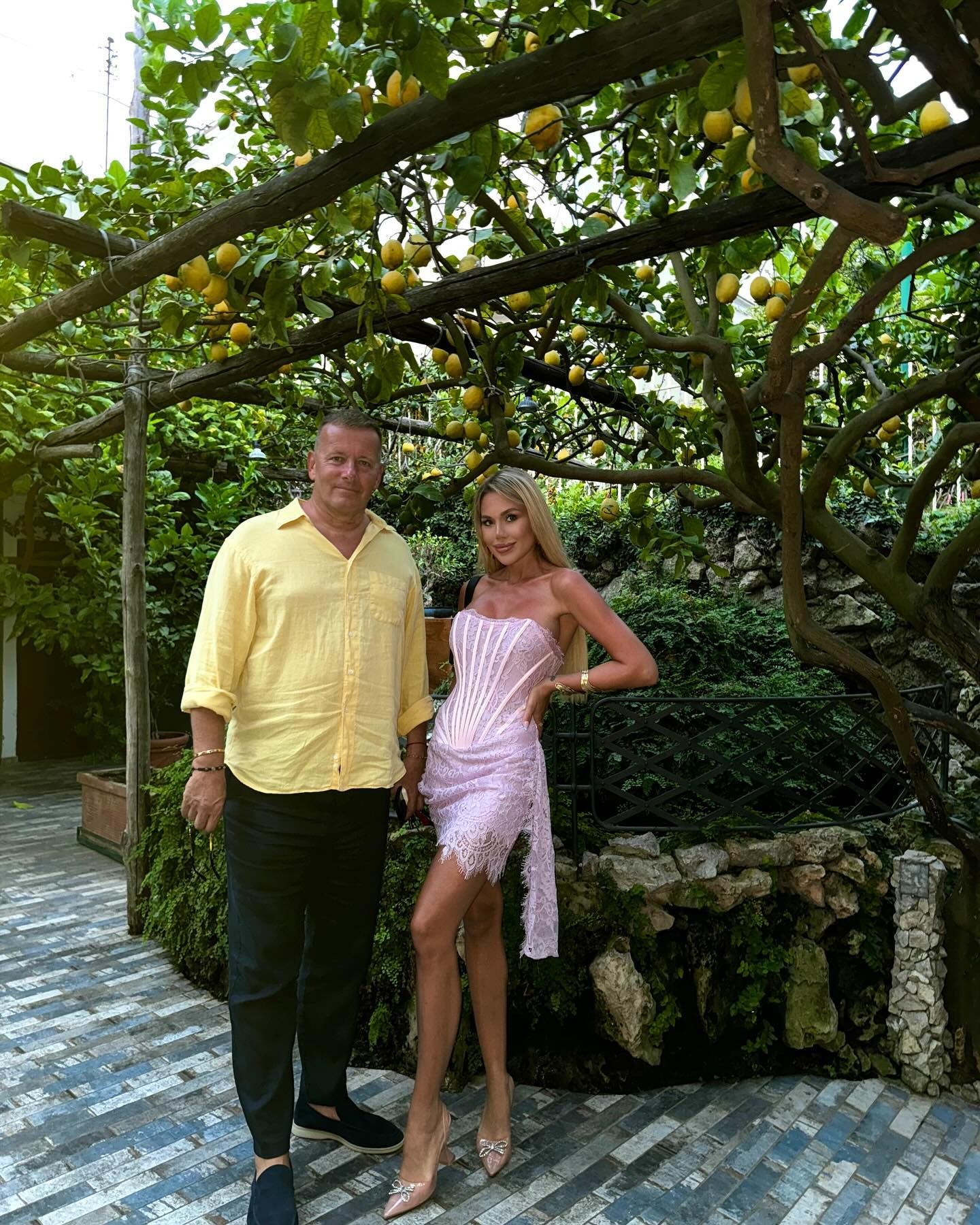 Boris Kollár a Laura Vizváryová na talianskom ostrove Capri.