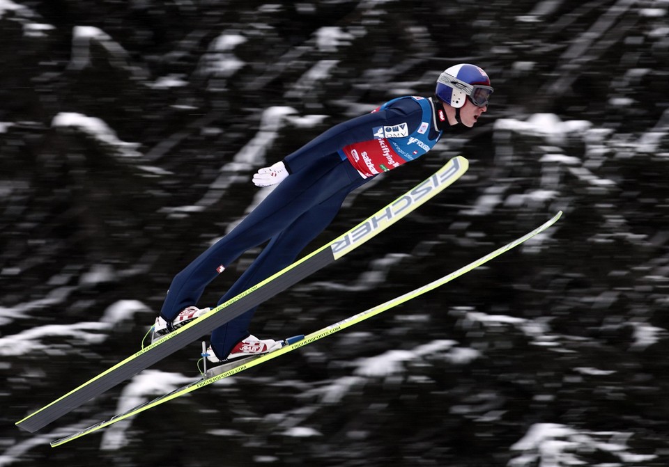 Austria, BAD MITTERNDORF, 2012-01-15T111437Z_01_HPB04_RTRIDSP_3_SKIJUMPING.jpg