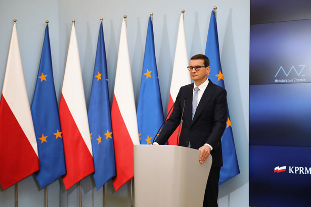 Premier Mateusz Morawiecki podczas konferencji prasowej w Warszawie