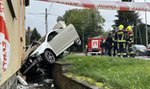 O krok od tragedii. Samochód wbił się budynek mieszkalny w Dobrym Mieście