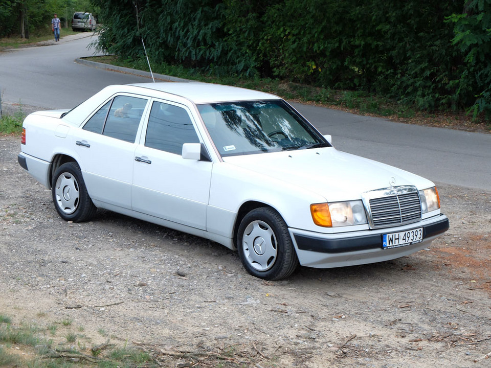 Mercedes W124 200D klasyczny długodystansowiec