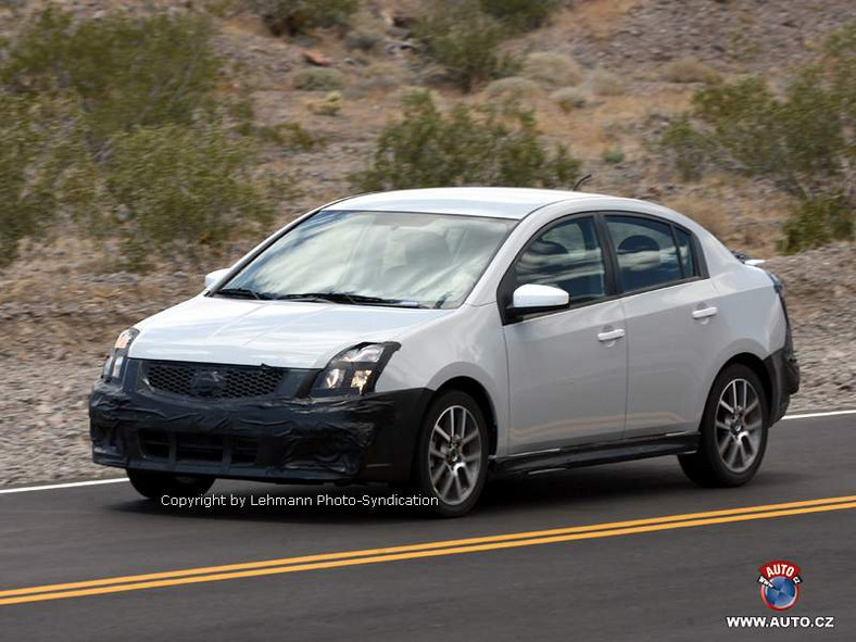 Spy Photos: Nissan Sentra SE-R