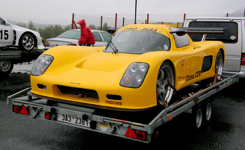 Autodrom Most: sportowe rakiety w deszczu (fotogaleria)