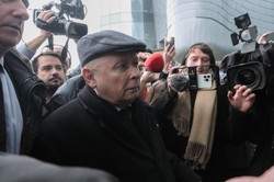 Protest w TVP. Do siedziby przybył Jarosław Kaczyński