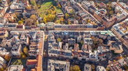 w tym mieście polacy zarabiają najwięcej. przeciętne wynagrodzenie to ponad 11 tys. zł