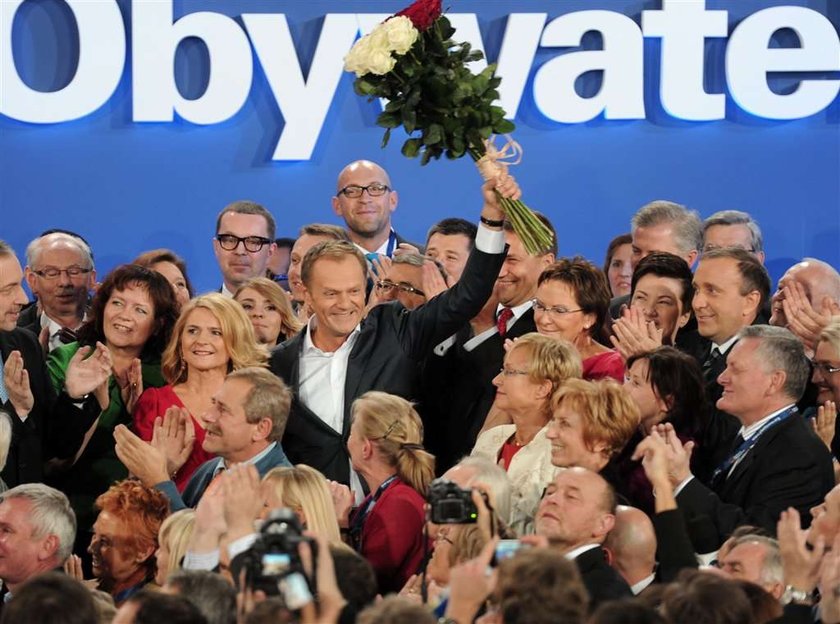 Tak całuje Palikot, a tak Tusk. Który goręcej?