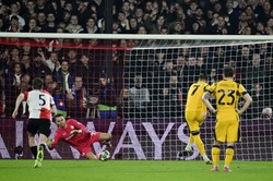 Piotr Zieliński zmarnował rzut karny w Lidze Mistrzów. Jakub Moder trafił w poprzeczkę