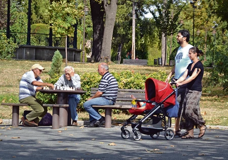 Penzioneri, bebe, mladi, Lepo vreme u Beogradu_270912_RAS foto Mitar Mitrovic 004