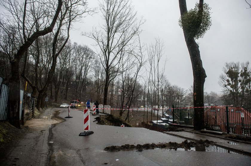 Skutki osunięcia skarpy na Kamiennej Górze w Gdyni