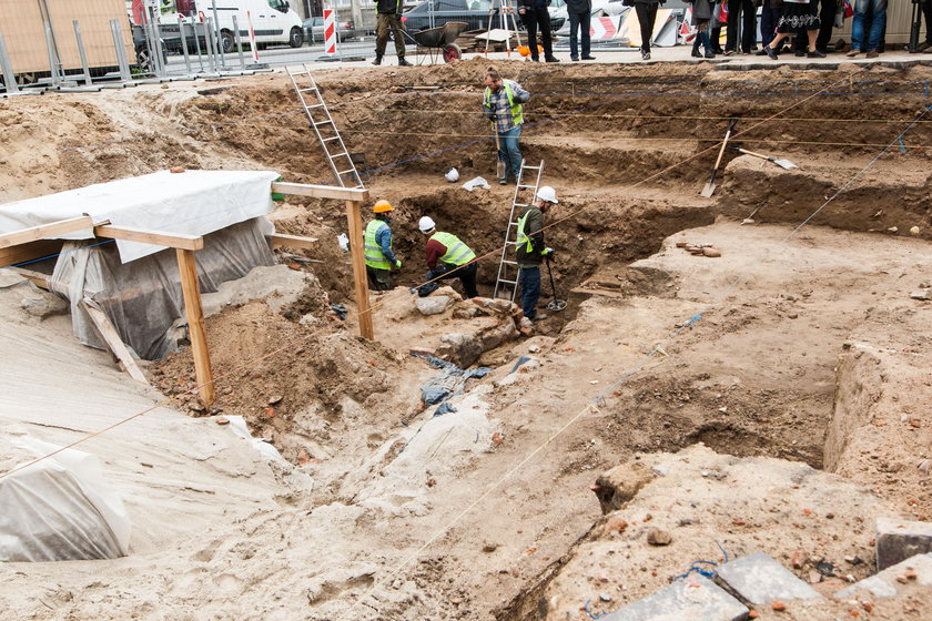Wznawiaja badania archeologiczne na placu Kolegiackim